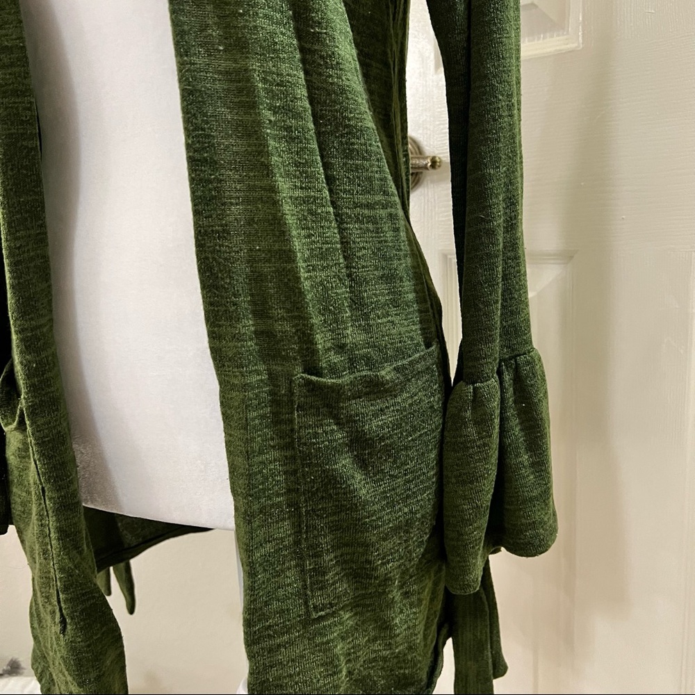 Francesca’s Green Bell Sleeve Bow Cardigan - Picture 2 of 5